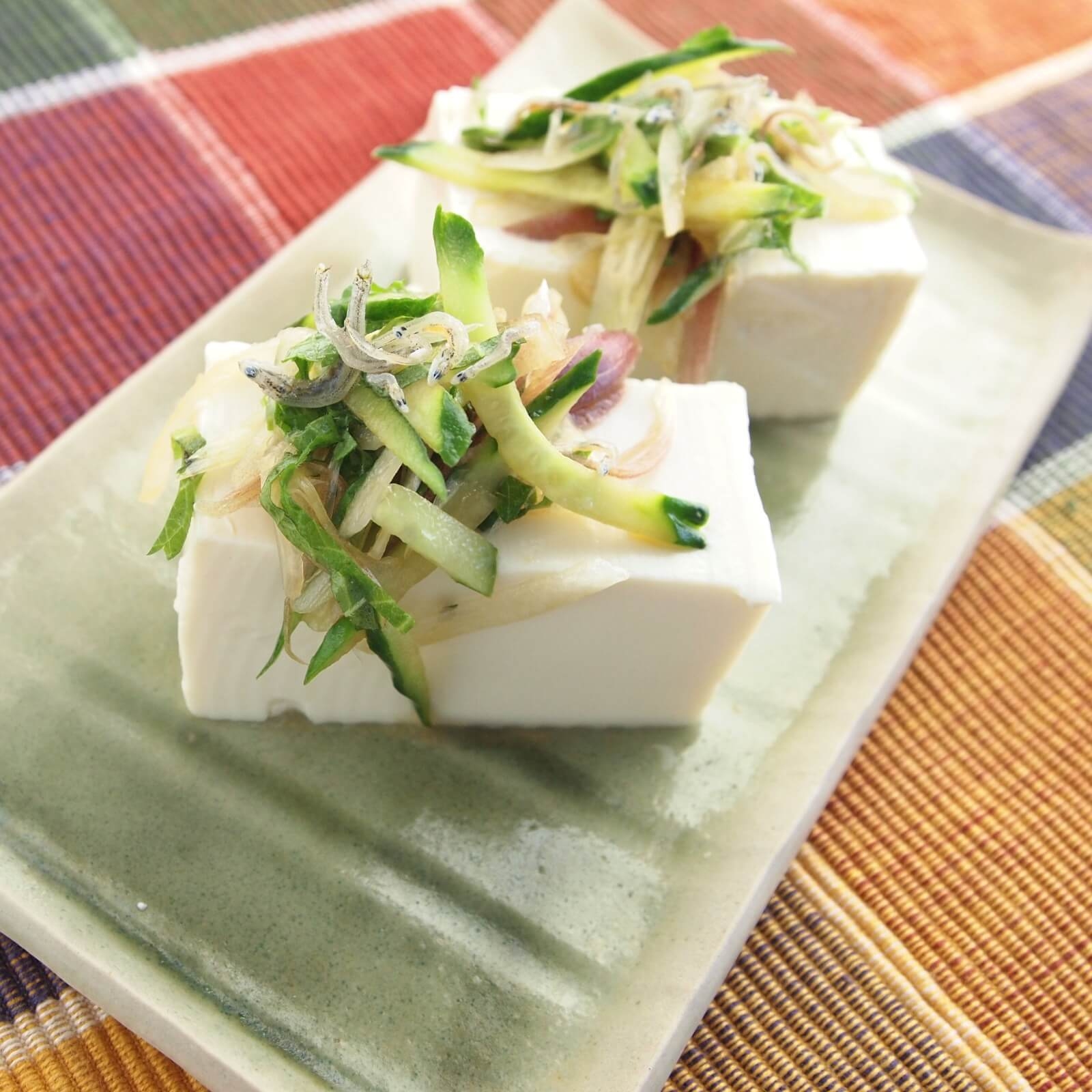 きゅうりとみょうが添え冷ややっこ きゅうりとみょうが添え冷ややっこ