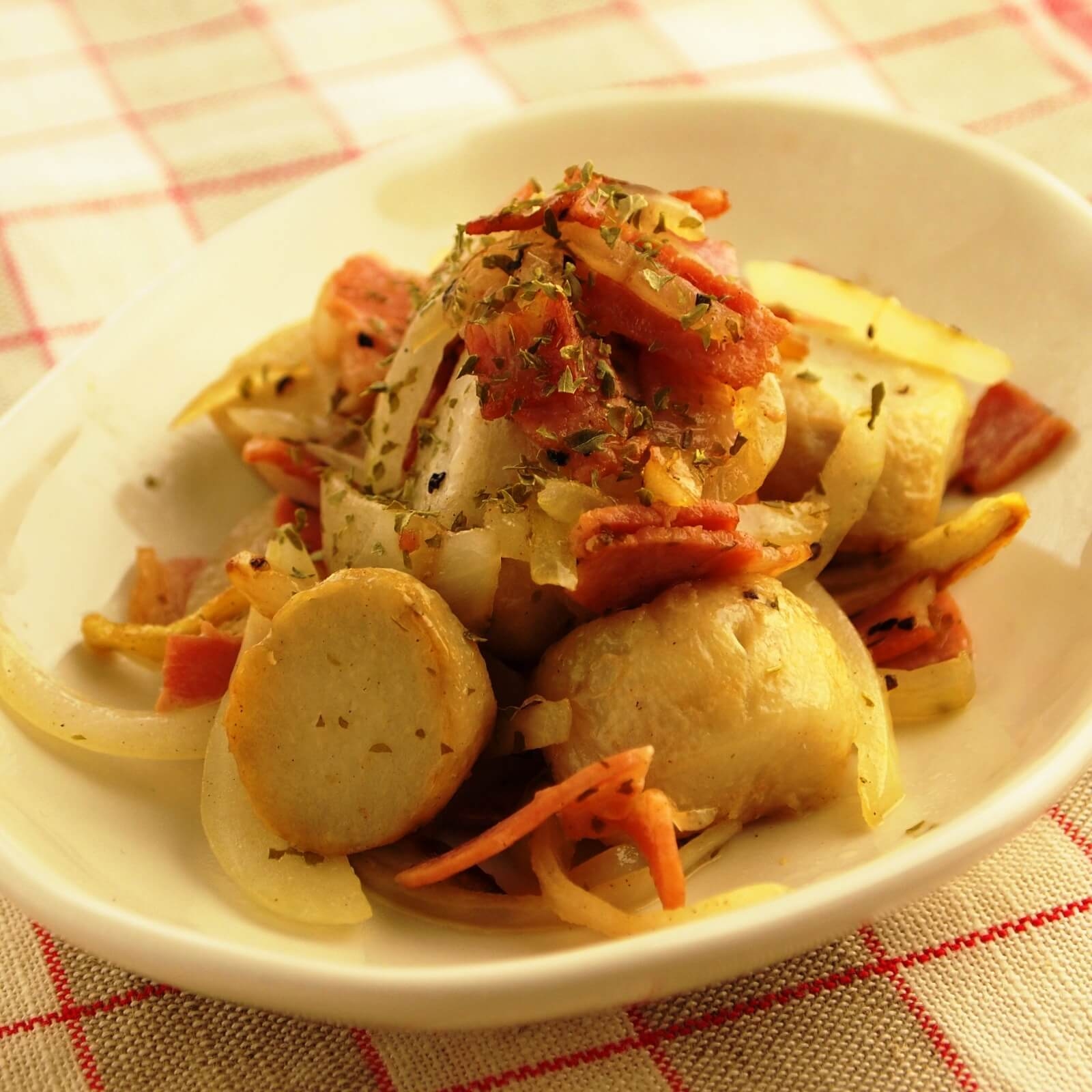 さといもとたまねぎのベーコン炒め さといもとたまねぎのベーコン炒め