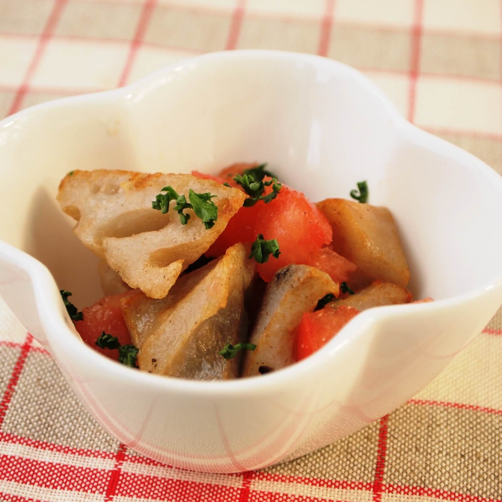 揚げれんこんとトマトのサラダ 揚げれんこんとトマトのサラダ